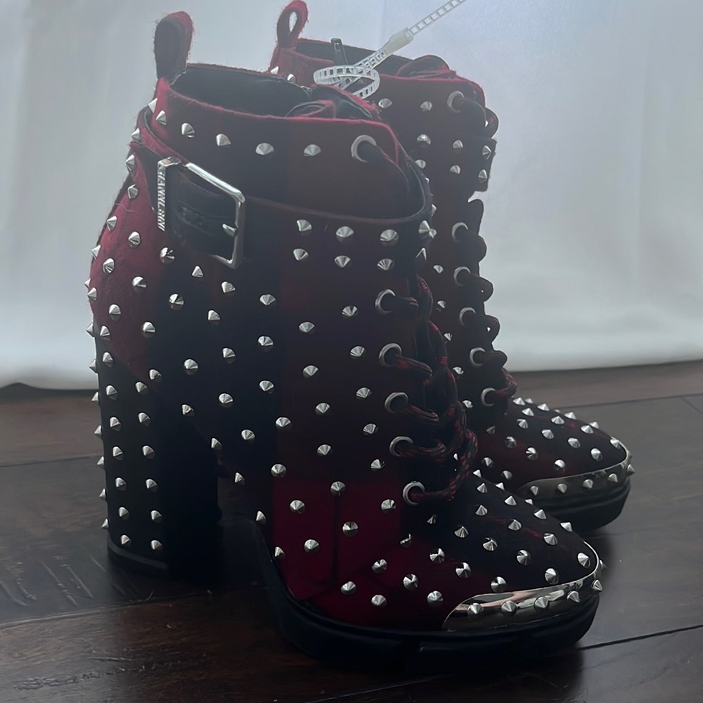 Brand New Gianni Bini Heel Boots.